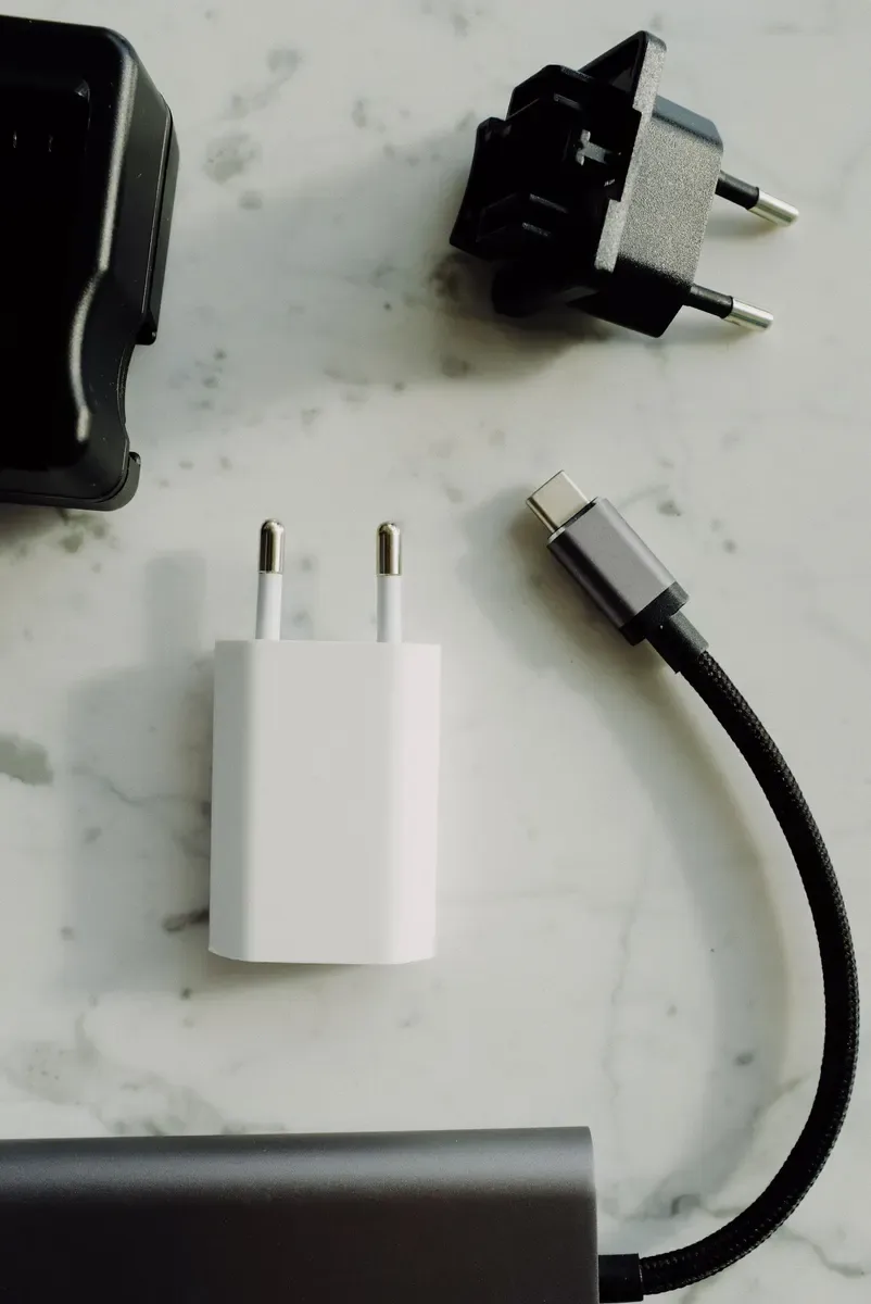 USB-C fast charger 25 W with cable, photo 1 of 3 (sample photo)