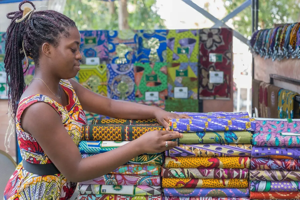 Choosing kitenge fabric in the shop (sample photo)