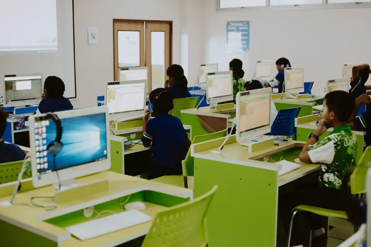 After-school computer club, photo 1 of 3 (sample photo)