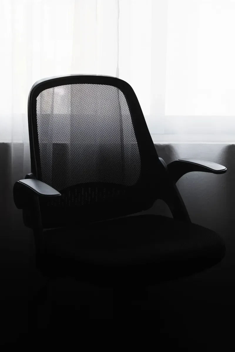 Mesh office chair with arms, photo 1 of 3 (sample photo)